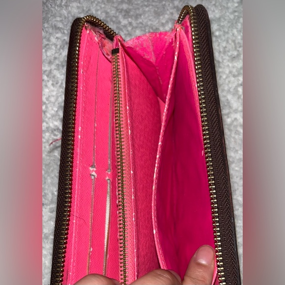 Pink and brown wallet - Picture 15 of 16